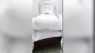 e gái mặc áo dài nhảy nhót móc lồn