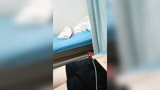 Bác sĩ đặt cam quay lén vú bênh nhân p2
