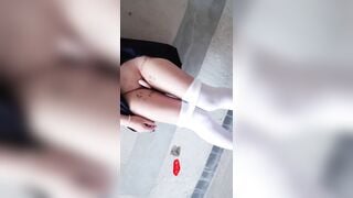 Bên ngoài là nữ sinh nhưng bên trong là con điếm