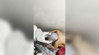 quay lén em gái say xỉn đi tắm mặt siêu phê