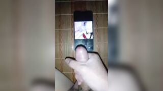 sục cặc bắn tinh lên avatar con đĩ chó cái như quỳnh