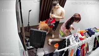 Hack cam quay lén trong tiệm photobooth toàn các e teen xinh đẹp p1