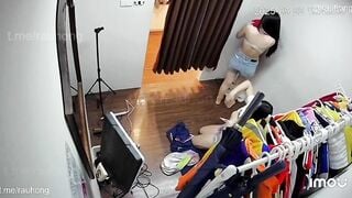 Hack cam quay lén trong tiệm photobooth toàn các e teen xinh đẹp thay đồ p12
