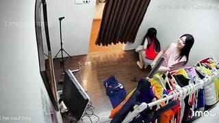 Hack cam quay lén trong tiệm photobooth toàn các e teen xinh đẹp thay đồ p12