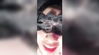 E teen Việt hàng ngon bịt mắt live app show lồn hồng cực ngon với bờ mông nảy lửa
