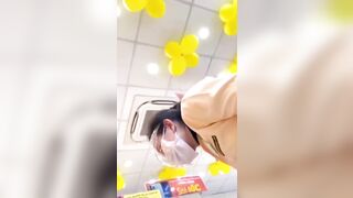 quay lén dưới váy em nhân viên TGDĐ