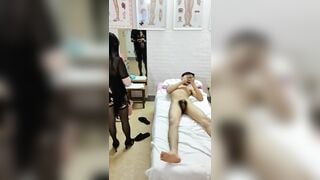 MBBG: thanh niên đi massage hứng quá đè máy bay ra địt