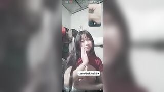 Gạ dụ dỗ bé học sinh trung học cơ sở cho xem vú ai ngờ bé vạch lồn thủ dâm cho xem