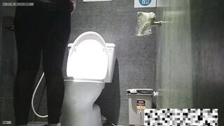 quay lén nhà vệ sinh quán nhậu toàn mấy em xinh quá - phần 3