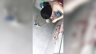 lén quay bé hàng xóm 2k8 tắm trông em nó ngon quá -phần 2