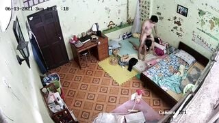 vợ chồng trẻ có khác địt từ trên giường xuống dưới đất