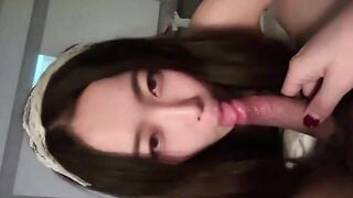 Thiên thần bú cu biểu cảm cực dâm