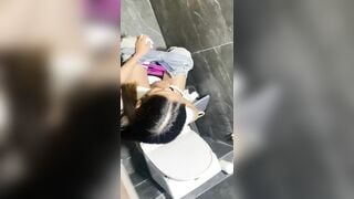 quay lén nhà vệ sinh mấy em sinh viên đi đái nhìn ngon vcl - phần 2