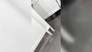 quay lén nhà vệ sinh mấy em sinh viên đi đái nhìn ngon vcl - phần 2