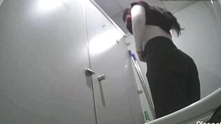 quen lén nhà vệ sinh công cộng toàn mấy em xinh tươi ngon vcl - phần 6