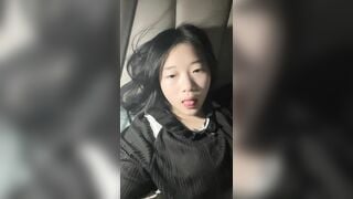 Em học sinh vú mới nhú tập tành livestream thủ dâm🙄🥴