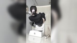 quay lén nhân viên ngân hàng đi đái em nào cũng trắng xinh - phần 4
