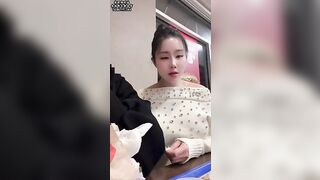 Em gái ăn kfc sốt tinh trùng