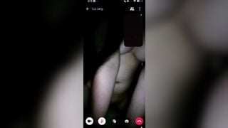 Gạ bé mới lớn thủ dâm bằng gối ôm