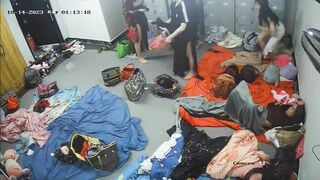 phòng ngủ mấy em KTV ngủ các em thay đồ nhìn nứng ghê - phần 2