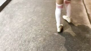 Móc trên đường phố và cho trai lạ sờ đít