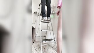 Dâm nữ nứng lồn mặc quần tất xuyên thấu mà k mặc đồ lót lộ lồn rậm lông cho a thợ xem