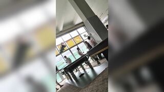 Dâm nữ khỏa thân vào quán bida chơi show hàng public cho mấy a ngắm hàng p2