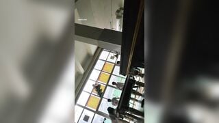 Dâm nữ khỏa thân vào quán bida chơi show hàng public cho mấy a ngắm hàng p2