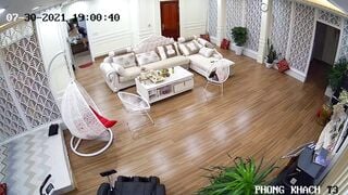 gái xinh ở nhà một mình em cởi chuồng đi quanh nhà