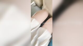 Cô gái 2k6 nứng lồn cởi quần lót khoe trên xe buýt