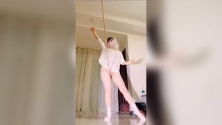 Cân dây rồi nhét vô lồn nhảy sex