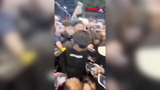 Chịu luôn rồi cỡ này thì k còn từ gì để nói,bú cu public giữa đám đông luôn mà