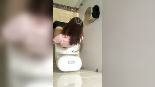 siêu phẩm quay lén nhà vệ sinh nữ toàn gái xinh vcl - phần 43