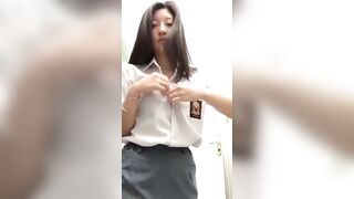 Học sinh loli xinh đẹp