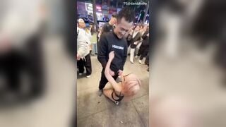 Đang hot bên Trung, Cô giáo trường tiểu học bú cu người lạ giữa đường