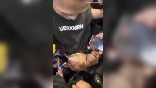 Đang hot bên Trung, Cô giáo trường tiểu học bú cu người lạ giữa đường