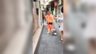 Con đĩ không mặc đồ rồi ra ngoài đường