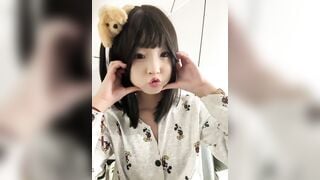 bé gái xinh như thiên thần thủ dâm khoe hàng p2