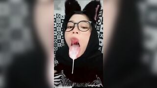 XUẤT VÀO MỒM CON ĐĨ DÂM TẶC