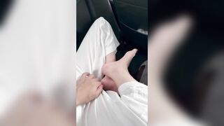 Vợ đi taxi chỗ người lạ mò vú và sờ lồn trên xe