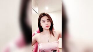 Tiktokker chan3tuoi vú múp xinh đẹp show hàng trên app p3