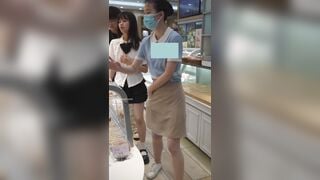 Tổng hợp clip quay lén dưới váy gái xinh nơi công cộng p2