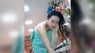 tổng hợp clip quay lén những cô gái xinh đẹp trong nhà tắm công cộng