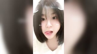 Em gái siêu cute cực phẩm lộ clip nghịch bướm p1