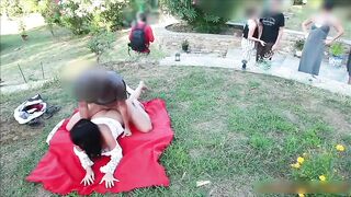 Địt ở công viên có người nhìn vẫn địt tiếp
