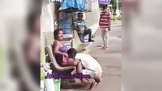Chơi ngoài đường mà ai cũng ngó