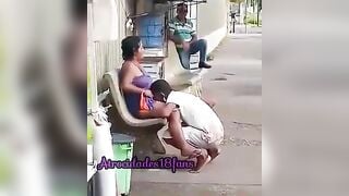 Chơi ngoài đường mà ai cũng ngó