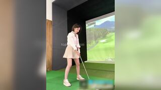 đang chơi golf em gái nứng lồn bú cu cho huấn luyện viên