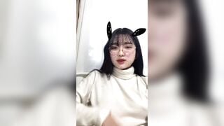 em học sinh dâm đãng mới mở sách ra học đã ngồi thủ dâm p2