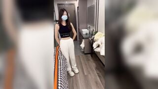 Em cứ tròn mắt ra mút mặt còn biểu cảm thèm chim anh lắm 3